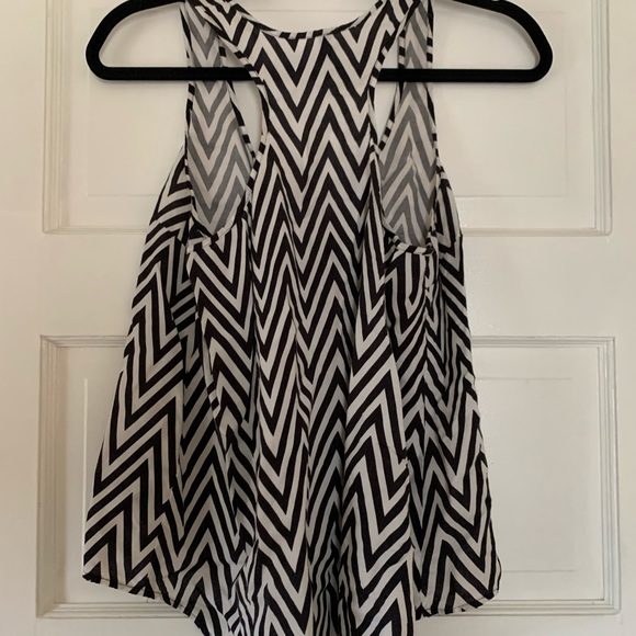 H&M Racerback High/low Geometric Tank - Picture 8 of 8